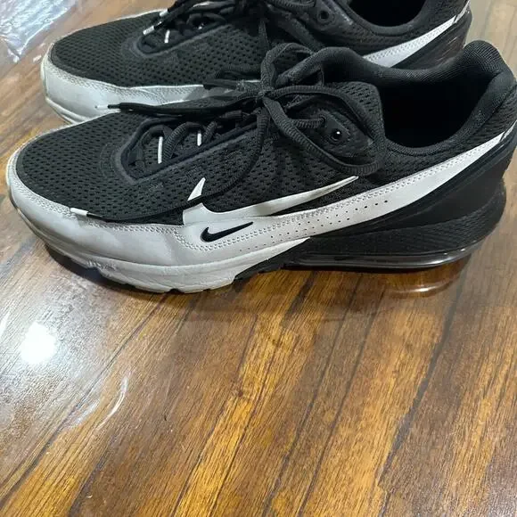Nike Air Pure Max Men's Pure Black Shoes - size 11.5